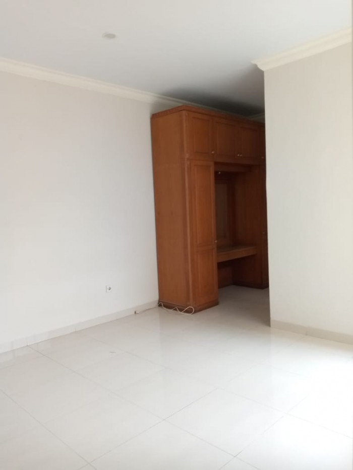 Rumah Disewakan Semi Furnished di Taman Beverly Lippo Cikarang